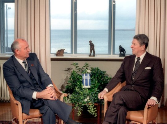 Photograph of Mikhail Gorbachev and Ronald Reagan sitting together inside Höfði during the 1986 summit.