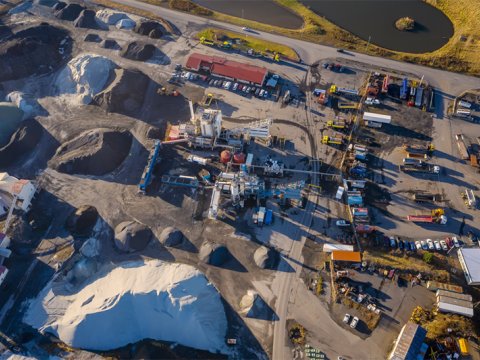 Loftmynd af athafnasvæði Malbikunarstöðvarinnar Höfða