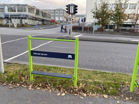 Tvær hjólatyllur við gatnamót Laugavegs og Nóatúns.
