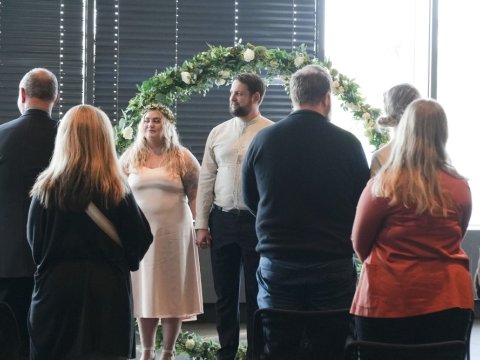 Fyrsta parið sem gefið var saman í Ráðhúsi Reykjavíkur í dag á sumarsólstöðum.