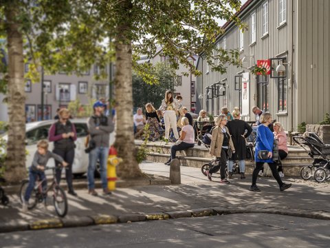 People in the city center on a sunny day.