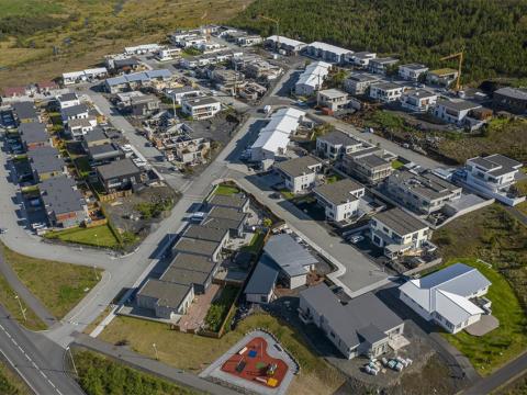 Loftmynd af Reynisvatnsási.