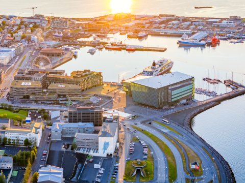 Ferris wheel at Reykjavík Harbor – rendered image