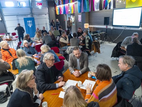 An overview of the mayor's resident forum at Spennistöðin, next to Austurbæjarskóli.
