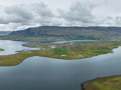Álfsnes, Mount Esja, and the ocean