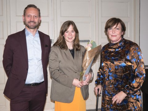Guðmunduverðlaunin 2024 f.v. Einar Þorsteinsson borgarstjóri, Una Björg Magnúsdóttir myndlistarkona og Ólöf Kristín Sigurðardóttir safnstjóri Listasafns Reykjavíkur.