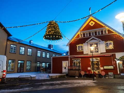 Jólabjallan á mótum Aðalstrætis og Hafnarstrætis