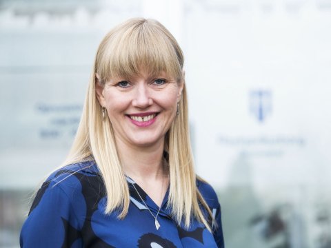 Nærmynd af Elísabetur Gunnarsdóttur félagsráðgjafa og starfsmanni Barnaverndar Reykjavíkur. 