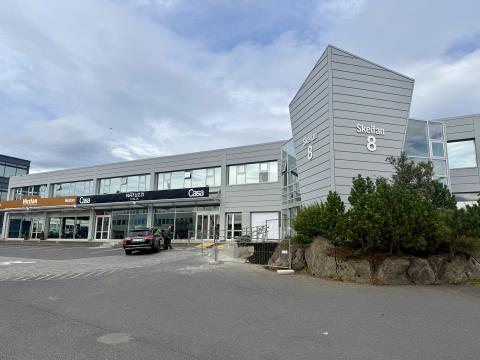 Mynd af húsnæði Virknimiðstöðvar í Skeifunni 8. 