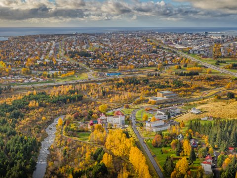 Reykjavík í haustlitum séð úr lofti frá Elliðaárdal