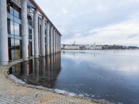 City Hall, view from Tjarnargata. In the center you can see the Free Church and Hallgrímskirkja, with Tjörnin in the foreground and City Hall on the left. Calm.