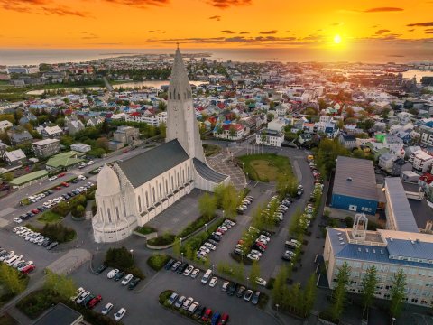 Séð yfir Hallgrímskirkju og nágrenni.