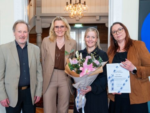 Frá afhendingu styrks úr minningarsjóði Gunnars Thoroddsen í Höfða. Frá vinstri, Gunnlaugur Briem, fyrir hönd minningarsjóðsins, Heiða Björg Hilmisdóttir, borgarstjóri, Rut Sigurðardóttir og Guðbjörg F. Halldórsdóttir fyrir hönd Bergsins Headspace
