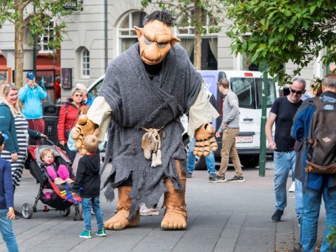Gleði á Austurvelli með tröllinu Tufta