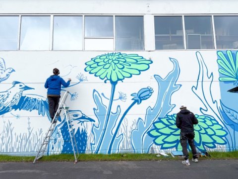 Sumarlegt vegglistaverk á Breiðhöfða