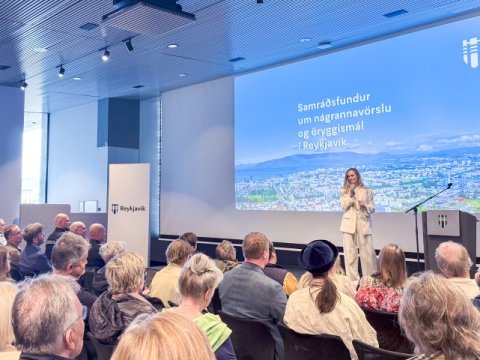 Hildur Björnsdóttir borgarstjóri á samráðsfundi um öryggismál í borginni í Ráðhúsi Reykjavíkur