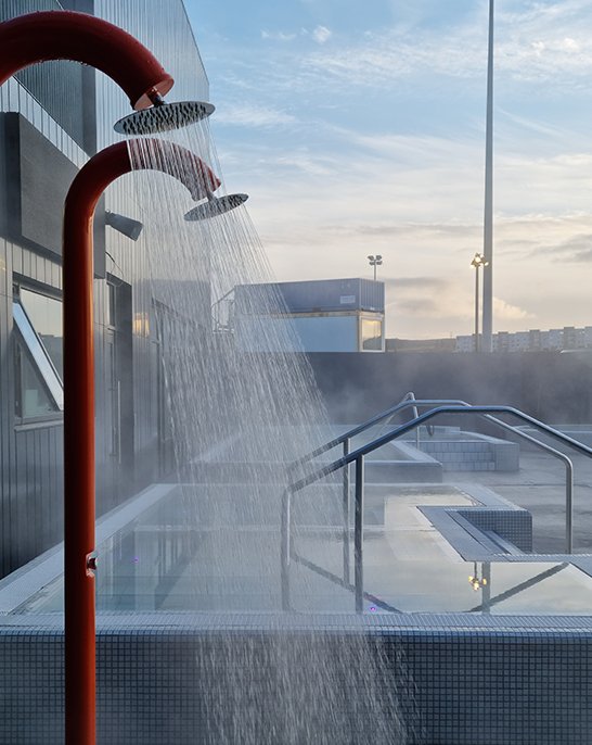 Photo of outdoor showers and hot tubs at Dalslaug.