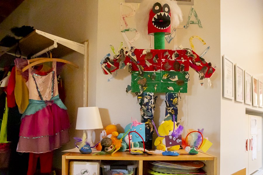 Costumes and crafts inside Berg.