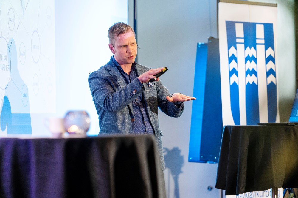 Óli Örn Eiríksson speaks during the 2023 meeting on Economic and Urban Development.
