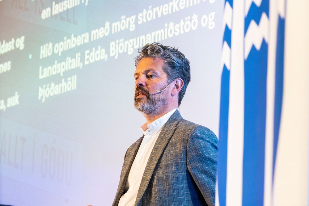 Dagur B. Eggertsson presents at the 2023 Economic and Urban Development meeting.