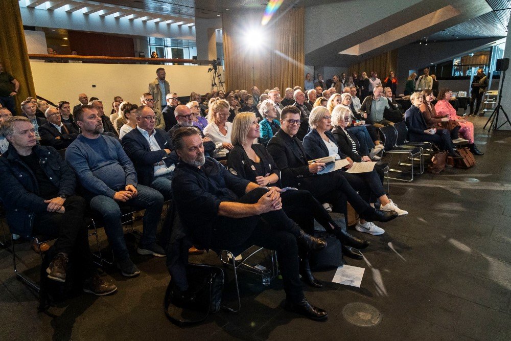 Meeting on quality of life communities in Tjarnarsalur
