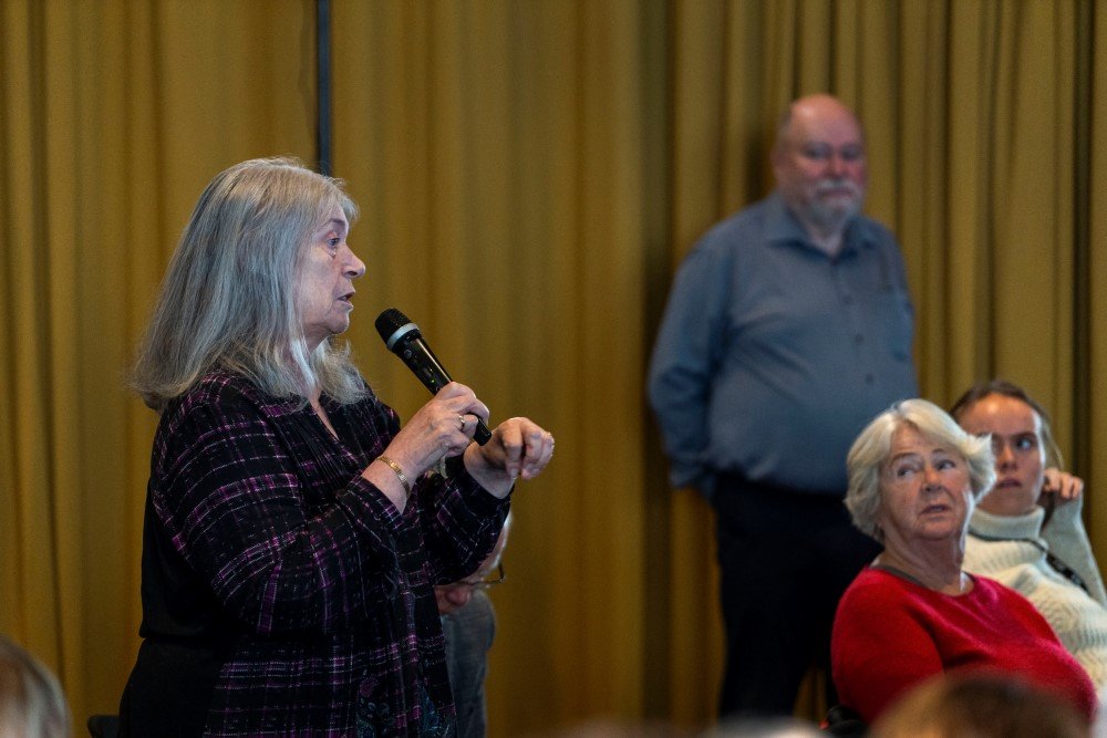 Meeting on quality of life communities in Tjarnarsalur