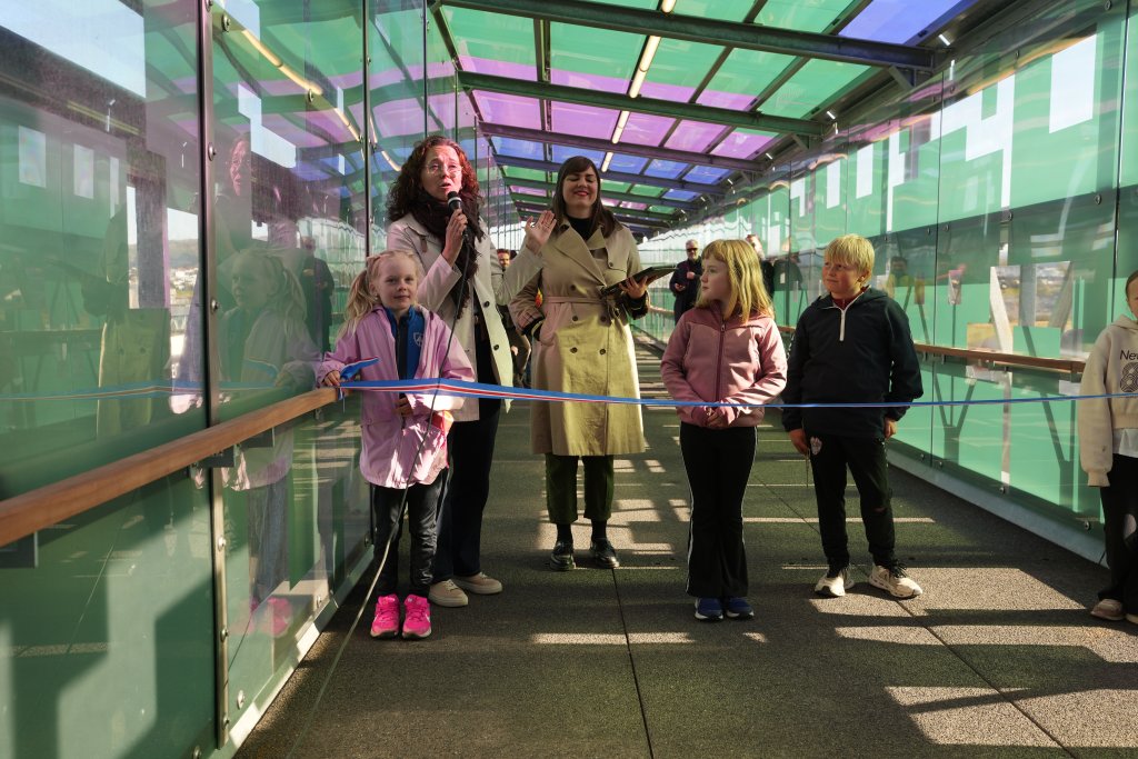Pedestrian bridge over Sæbraut officially opened