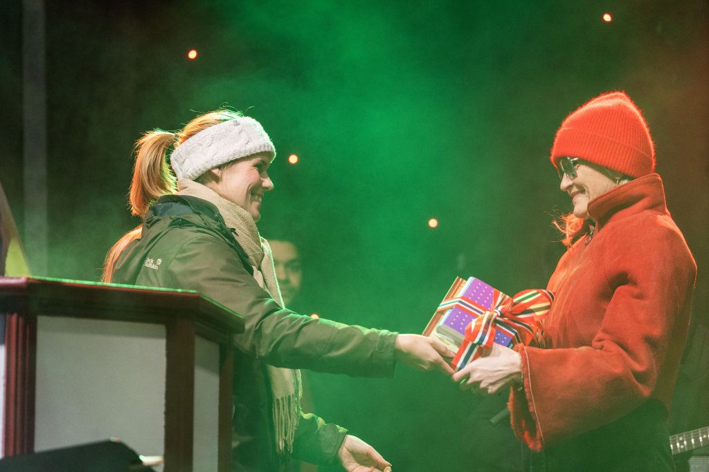 Kona réttir annarri konu pakka 