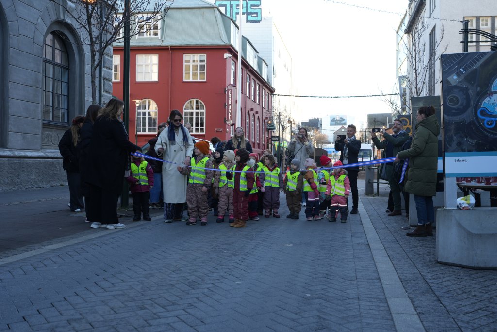 Við opnunina.