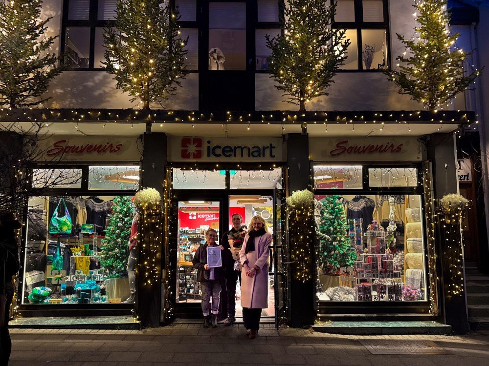 Sindri Geirsson hjá ÞB verktökum og Guðbjörg Jónsdóttir hjá Icemart ásamt Heiðu Björg Hilmisdóttur.