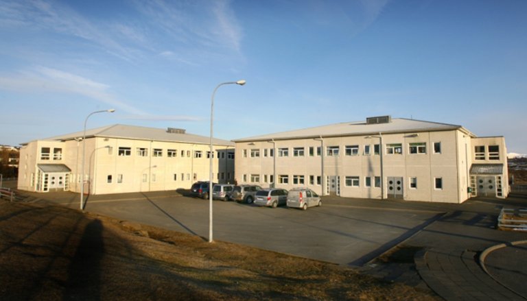The front of Foldaskóli in Grafarvogur