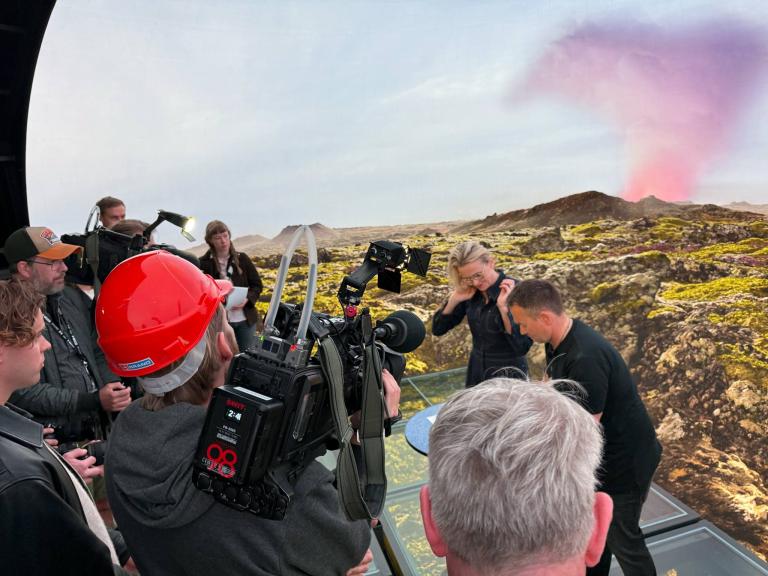 Fjölmiðlar mættu á undirritunina og fengu að sjá nýju sýninguna.