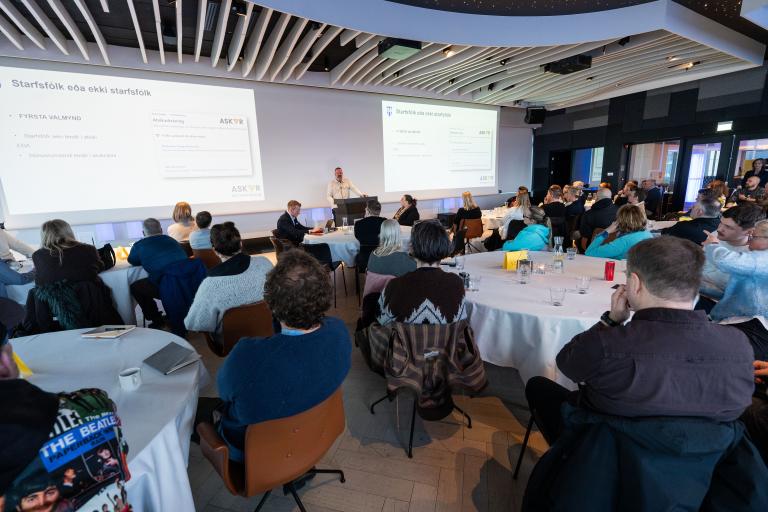 From Safety Week 2026. People at a round table listening to a presenter. Security guards and safety representatives attended a conference where workplace safety experts delivered various presentations.
