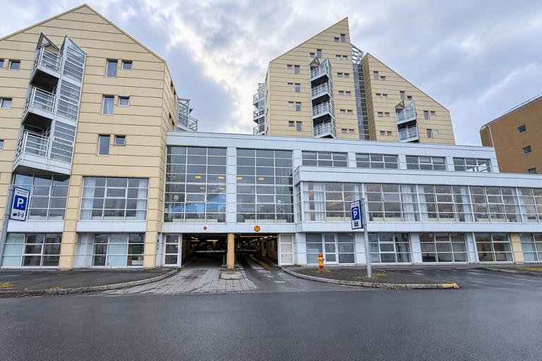Ljósmynd af bílahúsinu Vitatorgi á Skúlagötu