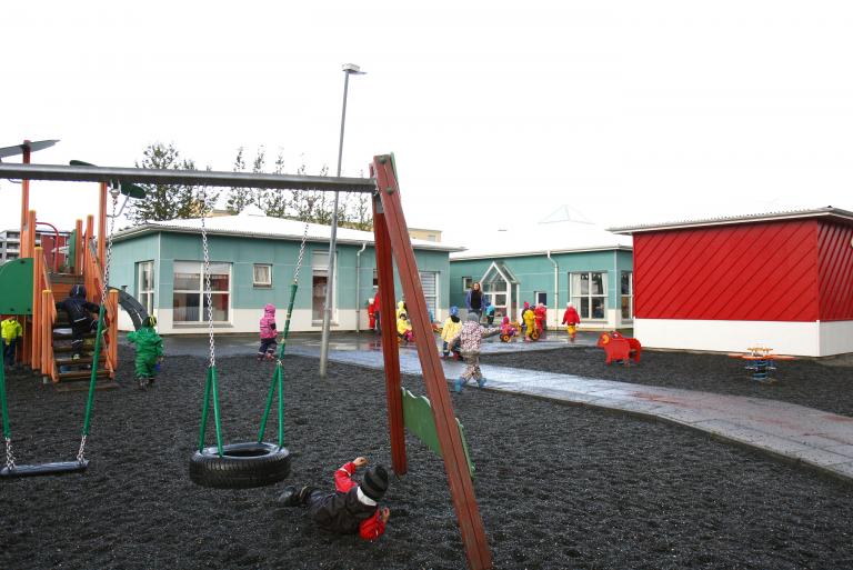 Children and playground equipment on the Engjaborg grounds.