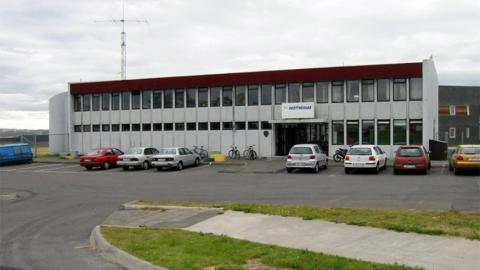 The Þróttheimar youth center and Glaðheimar after-school program, viewed from Holtavegur