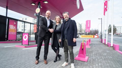 Fólk og bensínstöð við Fellsmúla. Mynd: Reykjarvíkurborg.