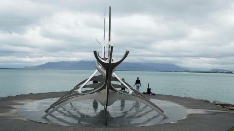 Sólfarið við Sæbraut eftir Jón Gunnar Árnason
