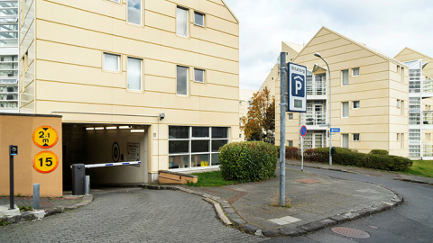 Photograph of the Vitatorg parking garage on Skúlagata