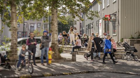 People in the city center on a sunny day.