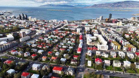 Loftmynd, Norðurmýri og Holt, Rauðarárstígur fyrir miðri mynd.