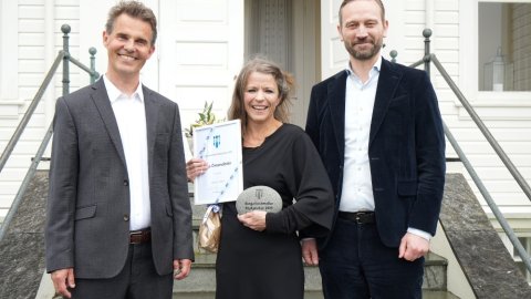 Erna Ómarsdóttir borgarlistamaður Reykjavíkur 2024 ásamt Einari Þorsteinssyni borgarstjóra og Skúla Þór Helgasyni formanni menningar-, íþrótta- og tómstundaráðs