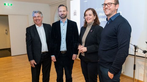 Frá kynningarfundi um Hvassahraun, f.v.Eyjólfur Árni Rafnsson, formaður og verkefnisstjóri, Einar Þorsteinsson borgarstjóri, Svandís Svavarsdóttir, innviðaráðherra og Daði Baldur Ottósson, samgönguverkfræðingur hjá Eflu og verkefnastjóri 