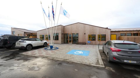 Mynd af framhlið nýs íbúðakjarna að Brekknaási