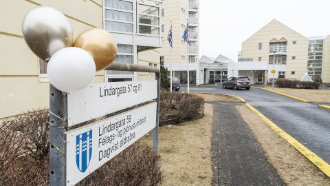 Inngangurinn að Vitatorgi og félagsmiðstöðinni sem þar er.